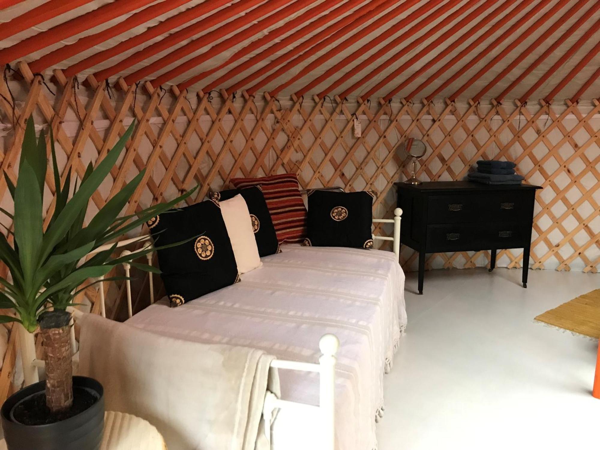Готель Gilfach Gower Farm Luxury Yurt With Hot Tub Амманфорд Екстер'єр фото